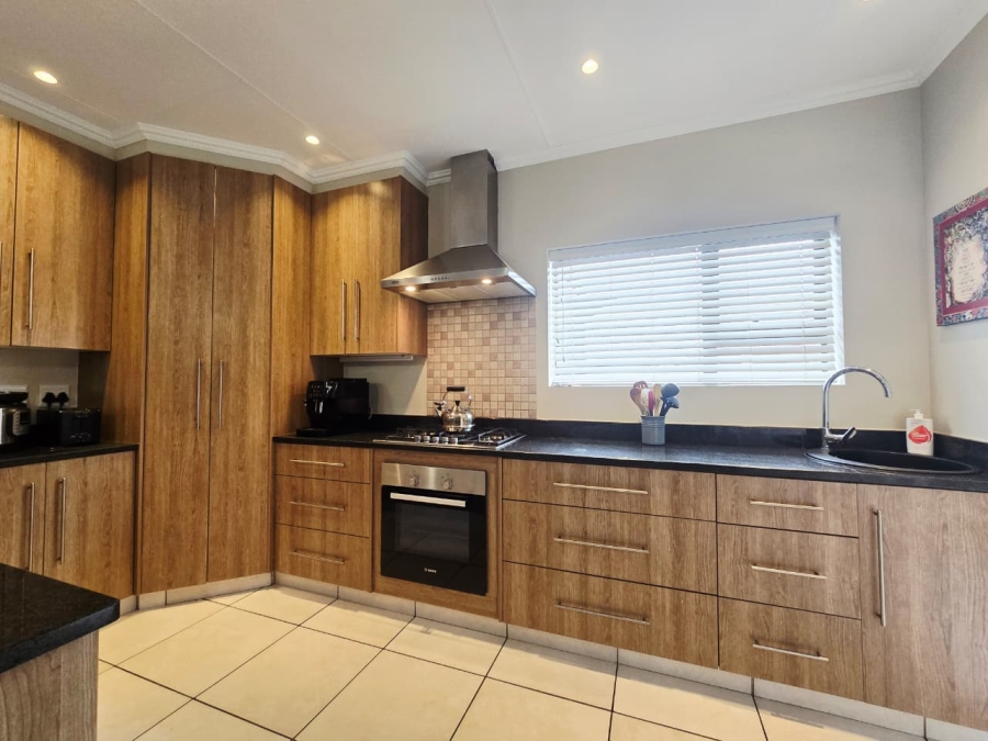 3 Bedroom Property for Sale in Earls Court Lifestyle Estate Western Cape